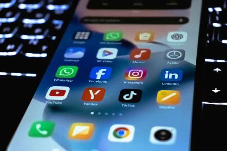 Best Social Media Calendar Ideas for Couples and Creators